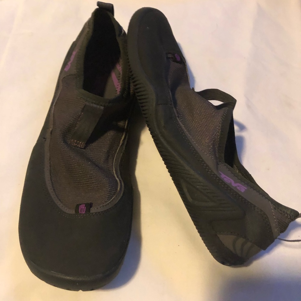 Teva Shoes Sz 10